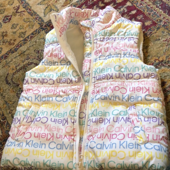 Calvin Klein 3T white puffer vest with colorful names - Picture 5 of 6